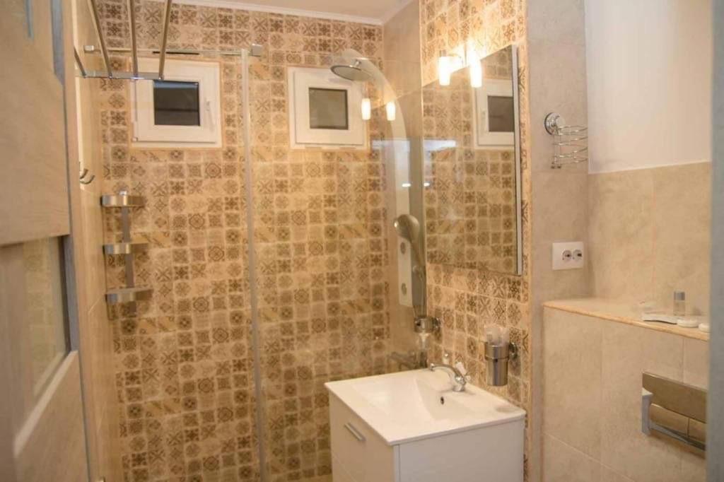 Colonial Touch Apartament Brassó Kültér fotó